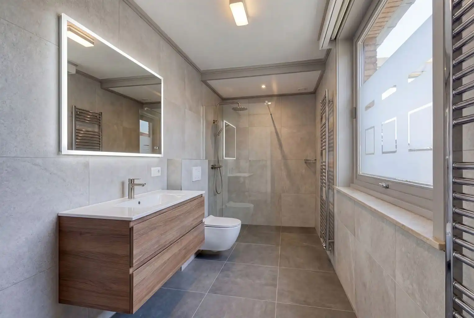 Vrijstaande woning met 4 slaapkamers, ruime tuin en garage op een riant perceel van 9a99ca, rustig gelegen nabij het centrum van Maaseik.  foto 11