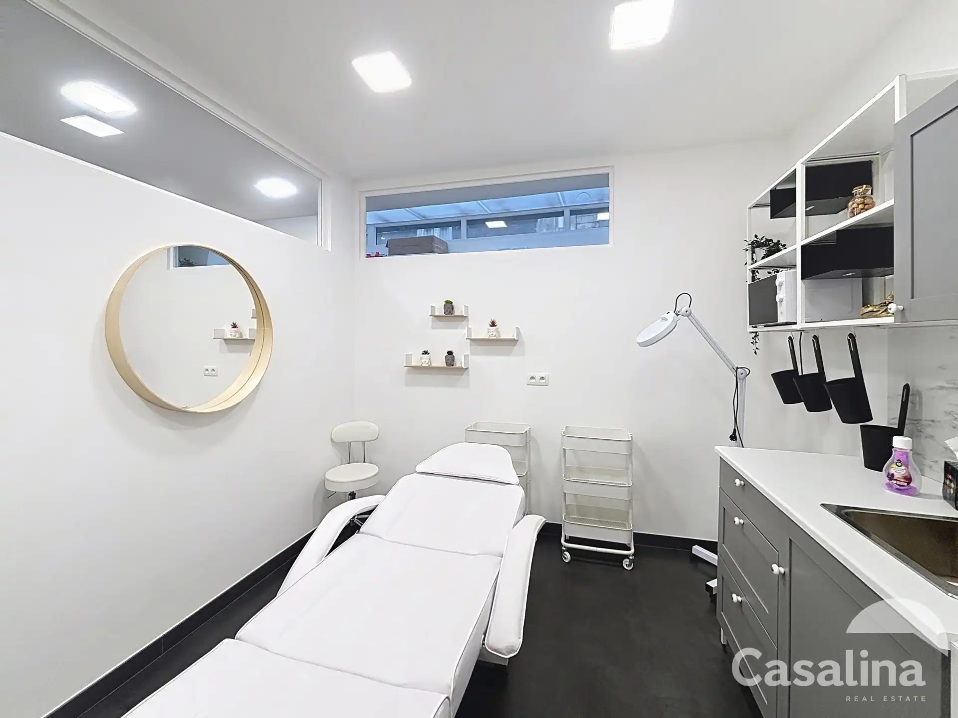 Casalina Real Estate - Instapklare esthetische behandelruimte foto 4