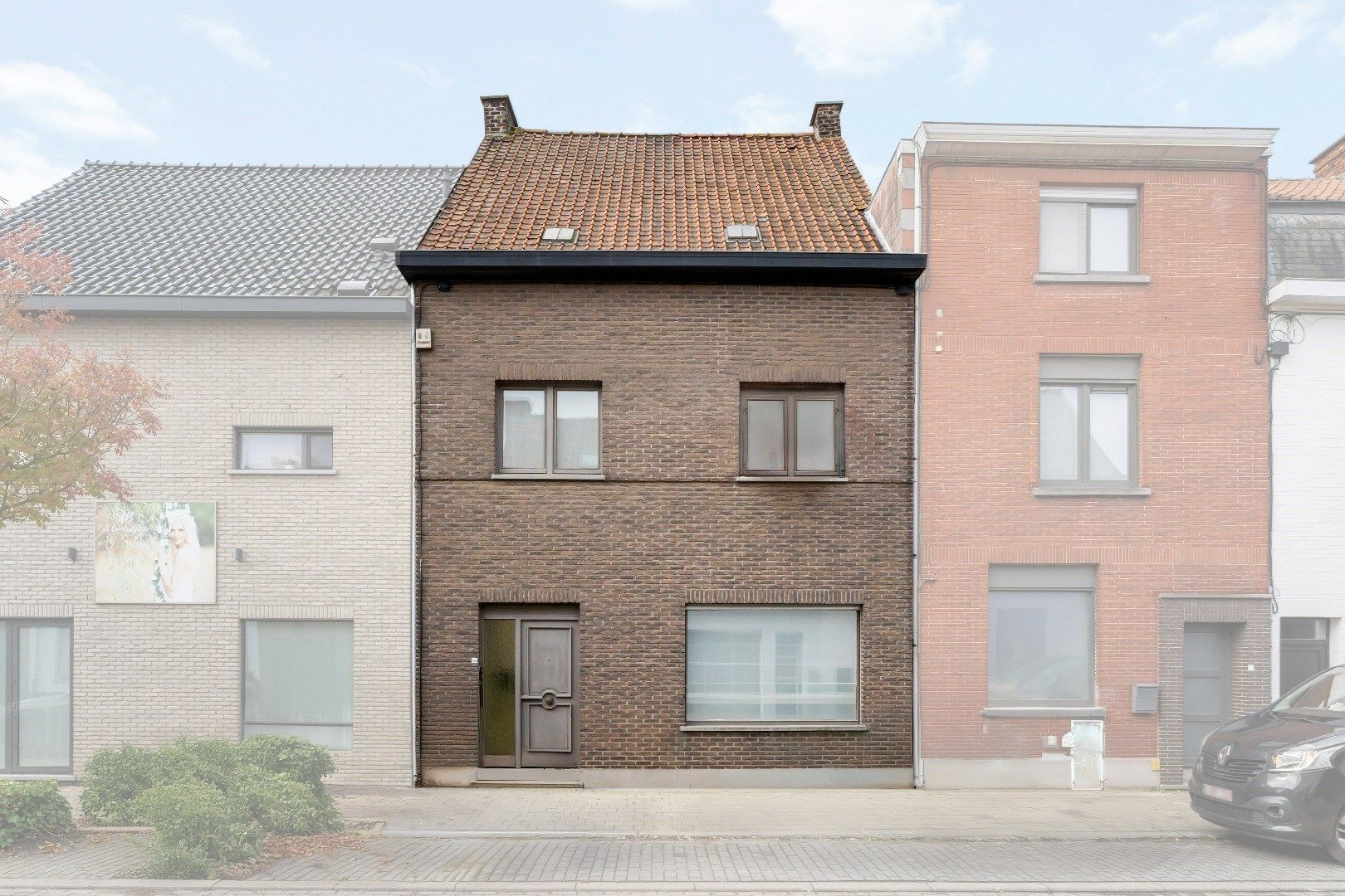 Hoofdfoto van de publicatie: Ruime woning met 4 slaapkamers, ruime tuin en uitweg in Heule!