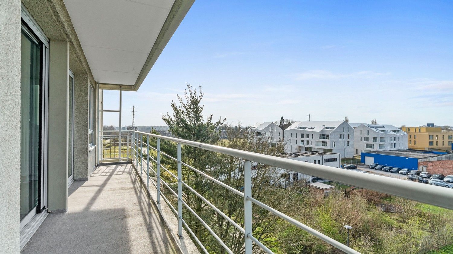 Ruim en lichtrijk appartement met 3 slaapkamers, kelder en autostaanplaats foto 14