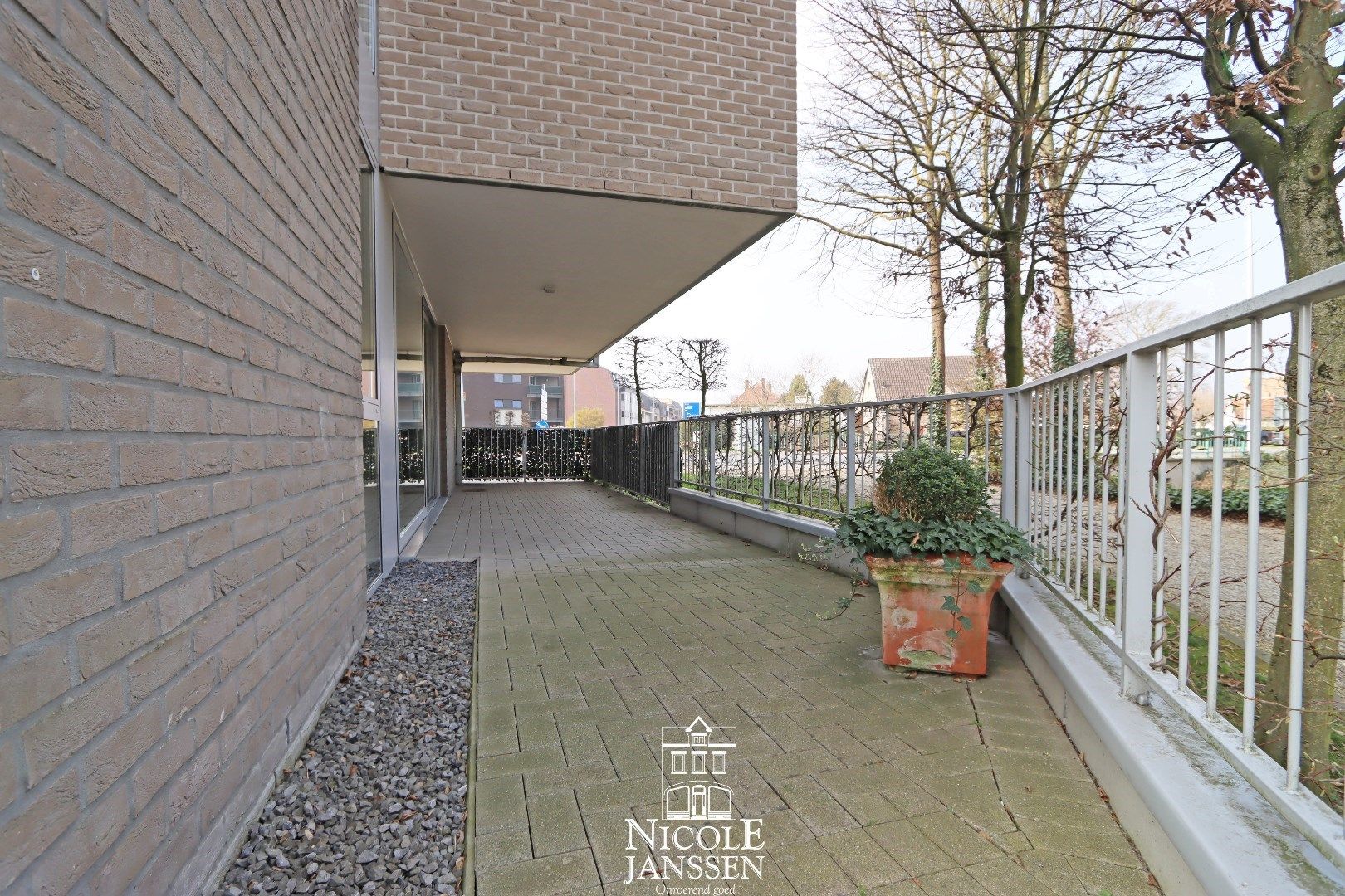 Gelijkvloers appartement met twee slaapkamers en twee badkamers  foto 17