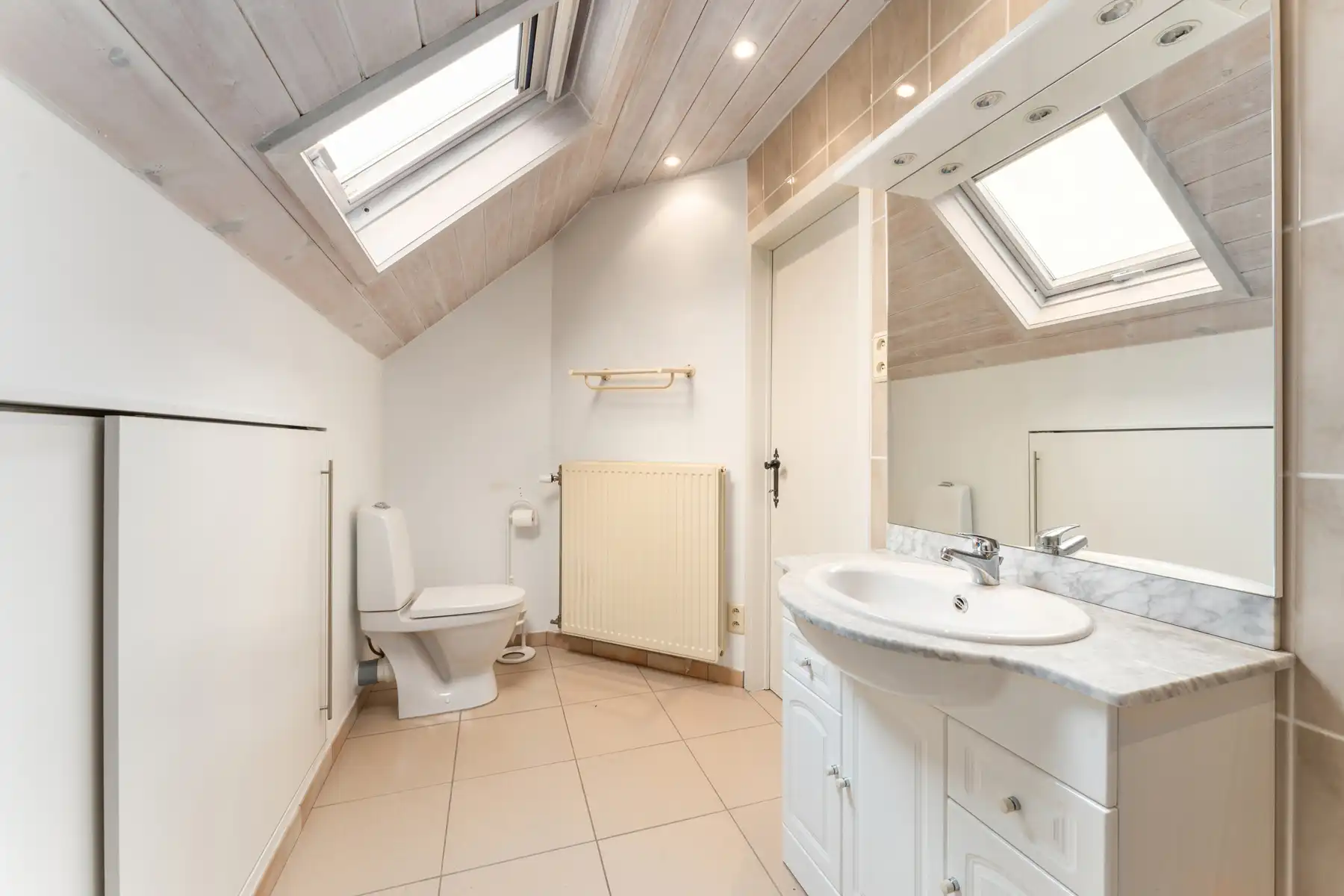 Landhuis met 2 magazijnen, rustig gelegen op 5.388 m² foto 32