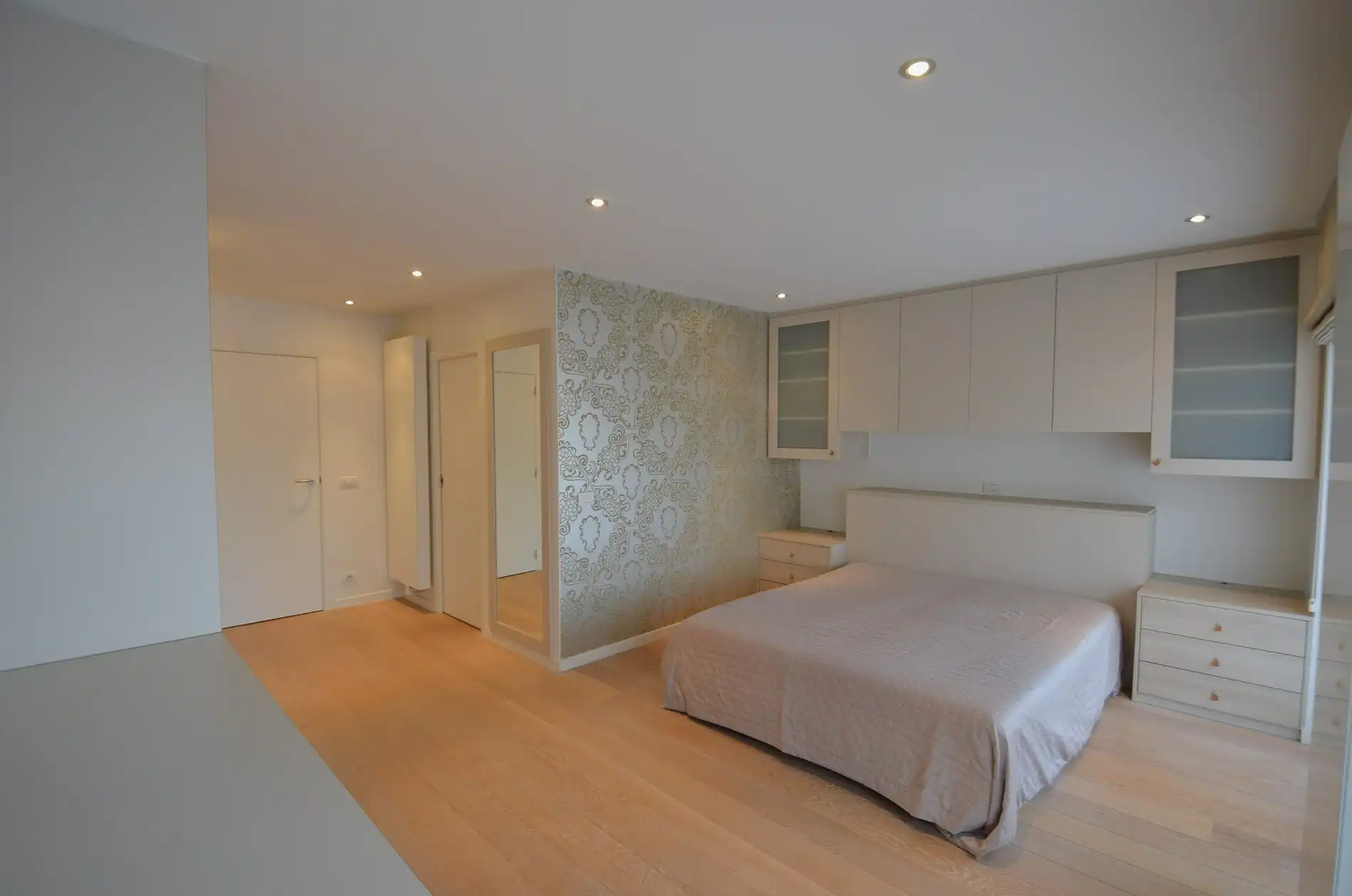 Topaanbieding – Uitzonderlijk ruim appartement gelegen in een stijlvolle residentie. foto 25