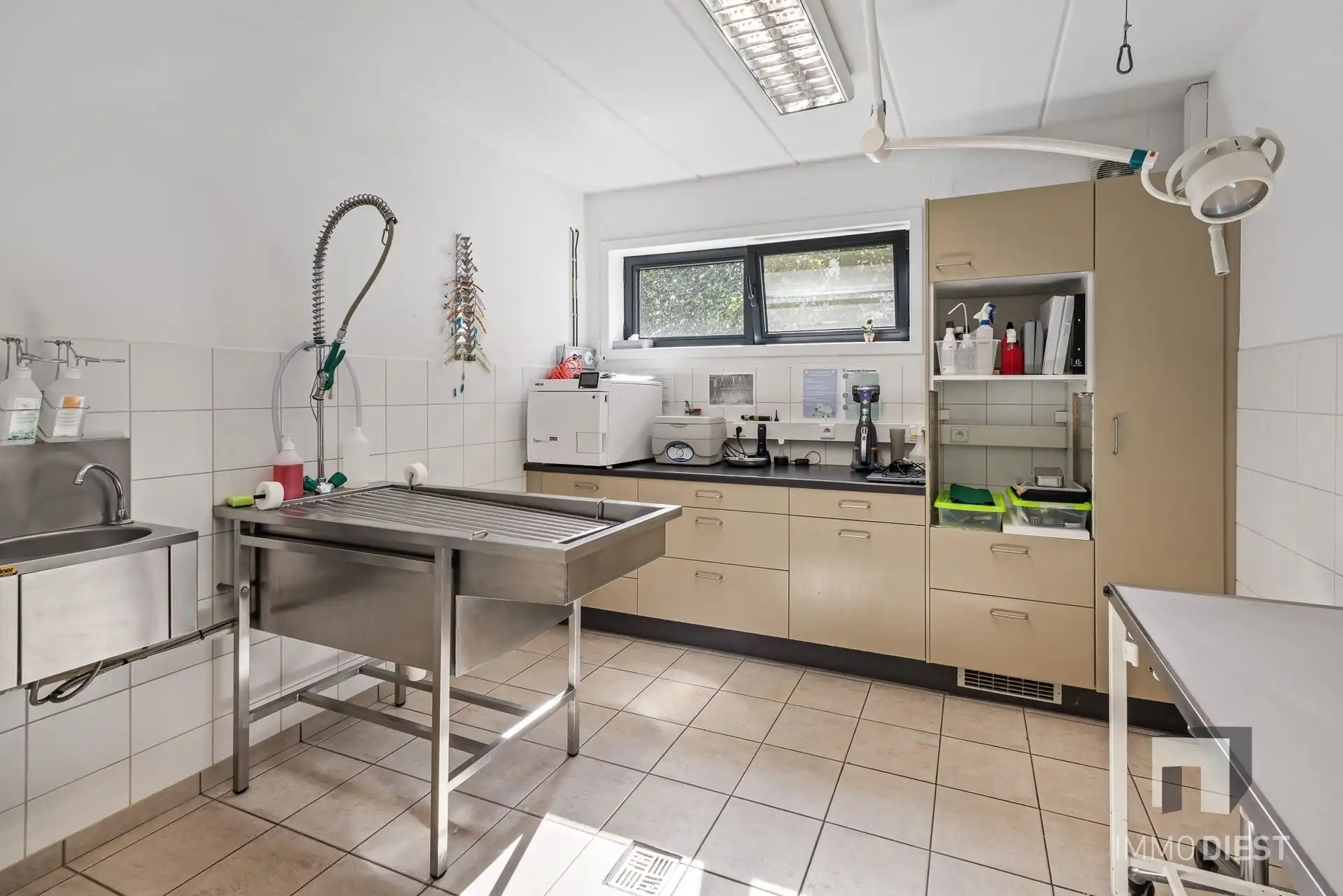 Bedrijfsgebouw én woning aan de stadsrand foto 22