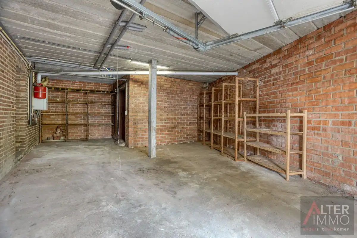 Zéér ruim, te renoveren appartement met 3 slaapkamers! foto 22