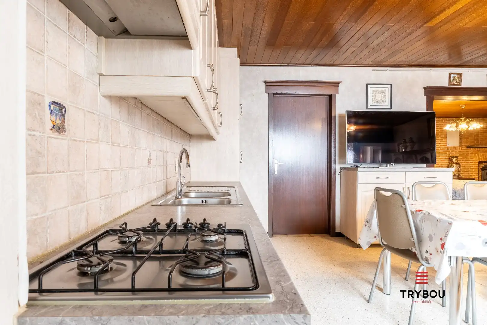 Verrassend ruime woning aan de rand van Houthulst op ruim perceel van 720m². foto 9