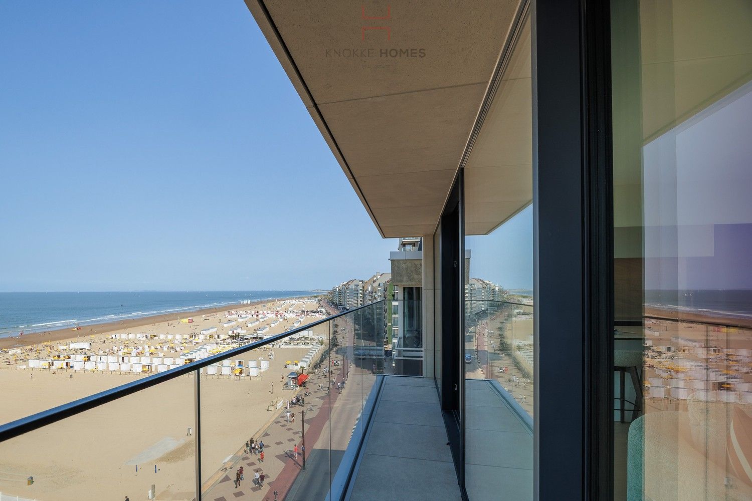 Uitzondelijk breed en ruim appartement op de Zeedijk van Het Zoute foto 15