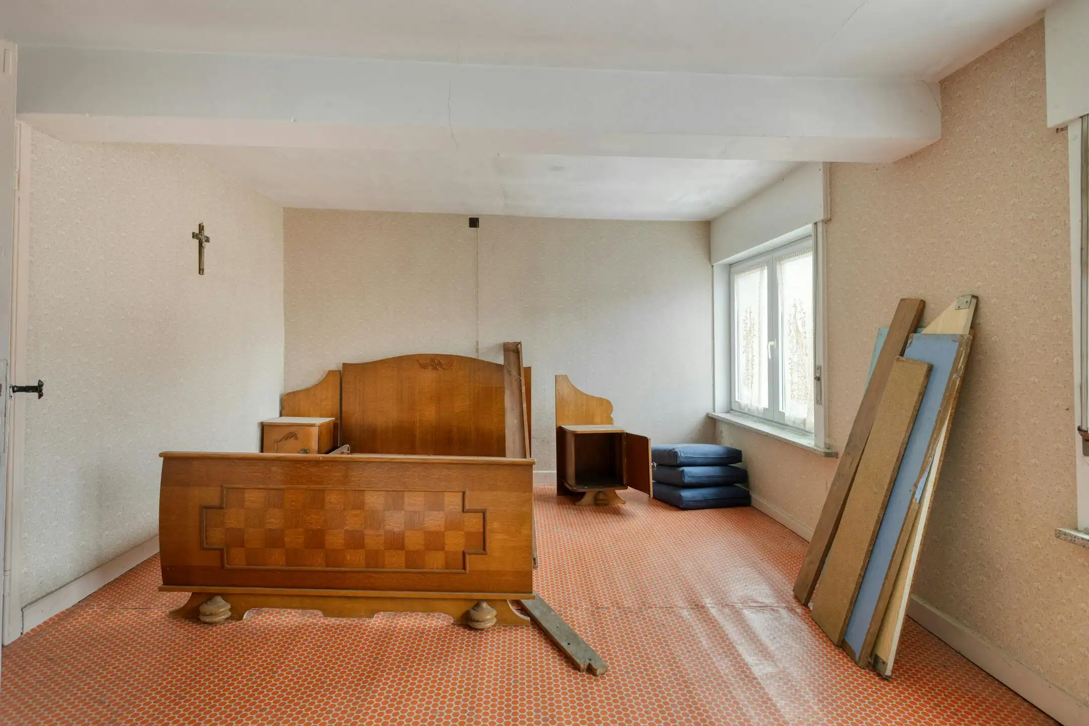 Ruime woning met tuin en garage op 380m² te Leisele. foto 6