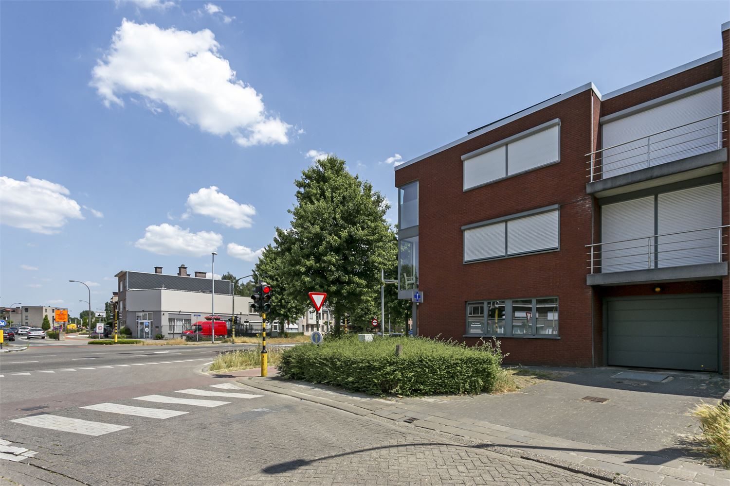 Praktijkruimte of kantoor op een centrale locatie vlakbij het centrum van Wommelgem met goede zichtbaarheid! foto 4