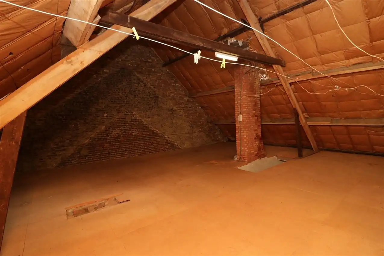 label c, nabij station, garage voor vijf wagens foto 29