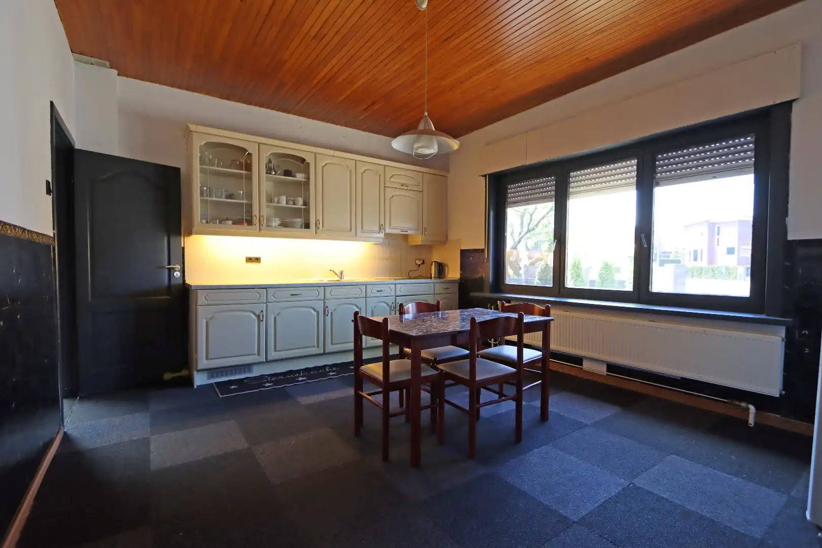 Ruime gezinswoning met bouwgrond foto 8