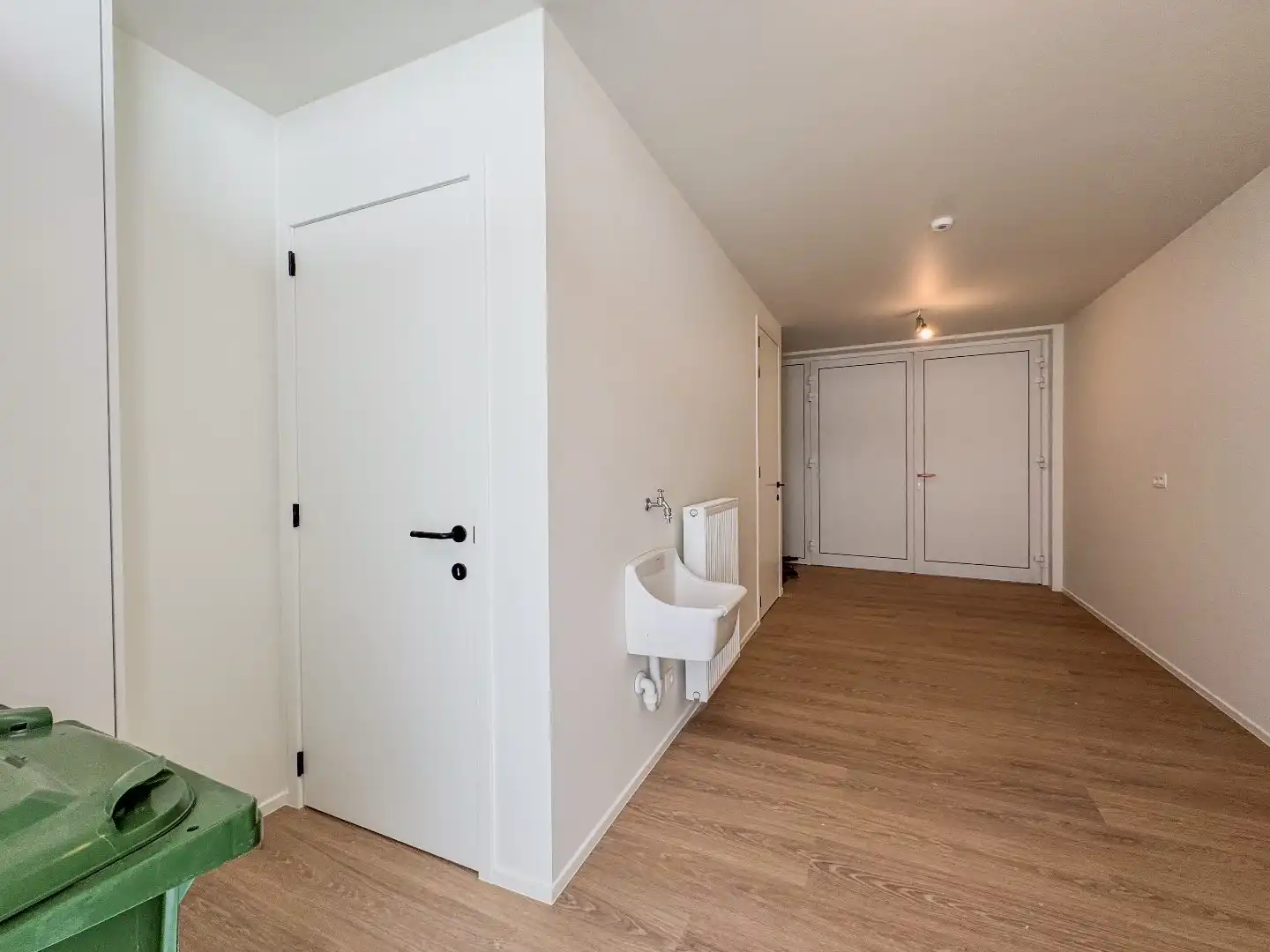 Ruim appartement met 2 slaapkamers en terras in het centrum. foto 3
