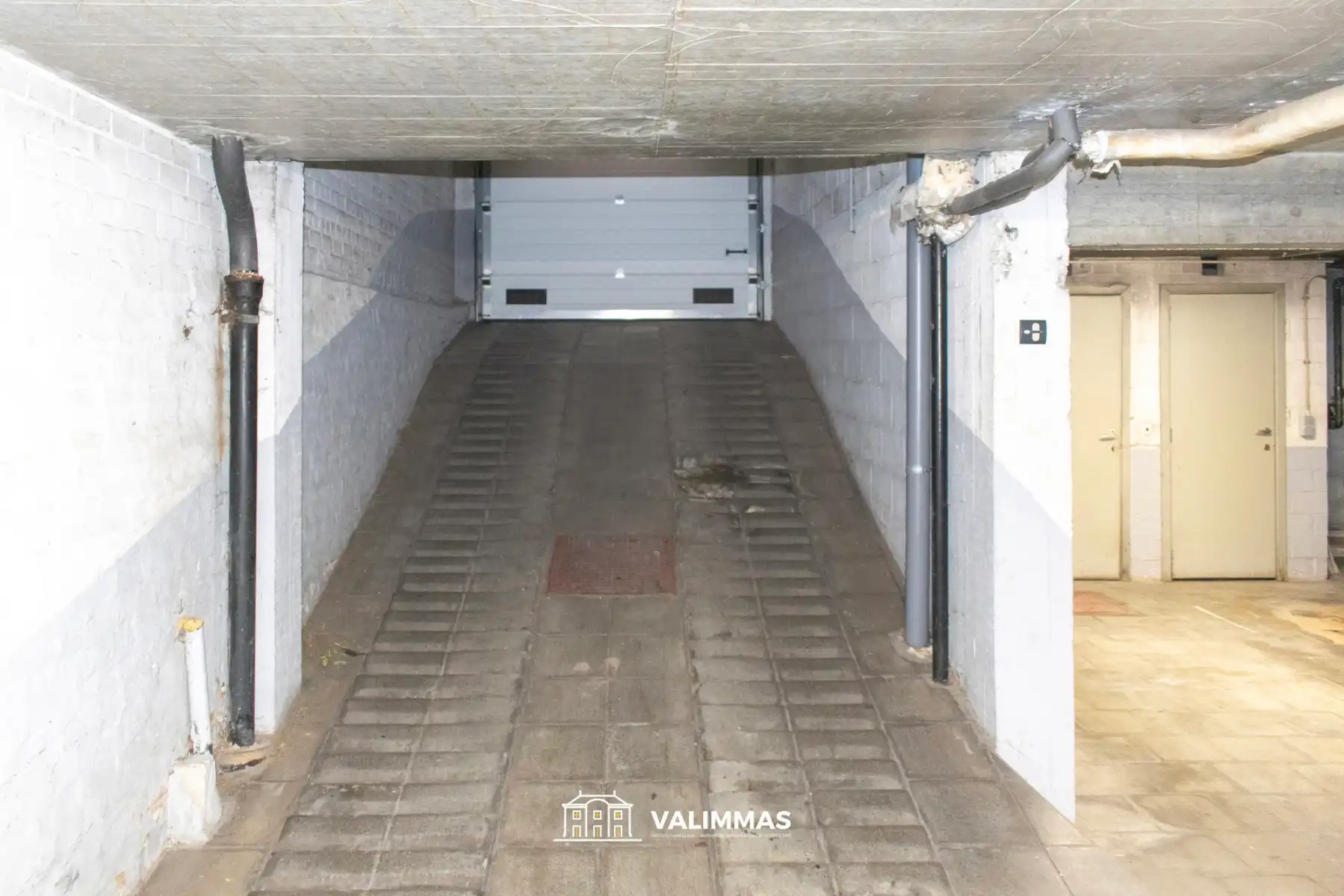 Autostandplaats te Zellik centrum.... foto 4