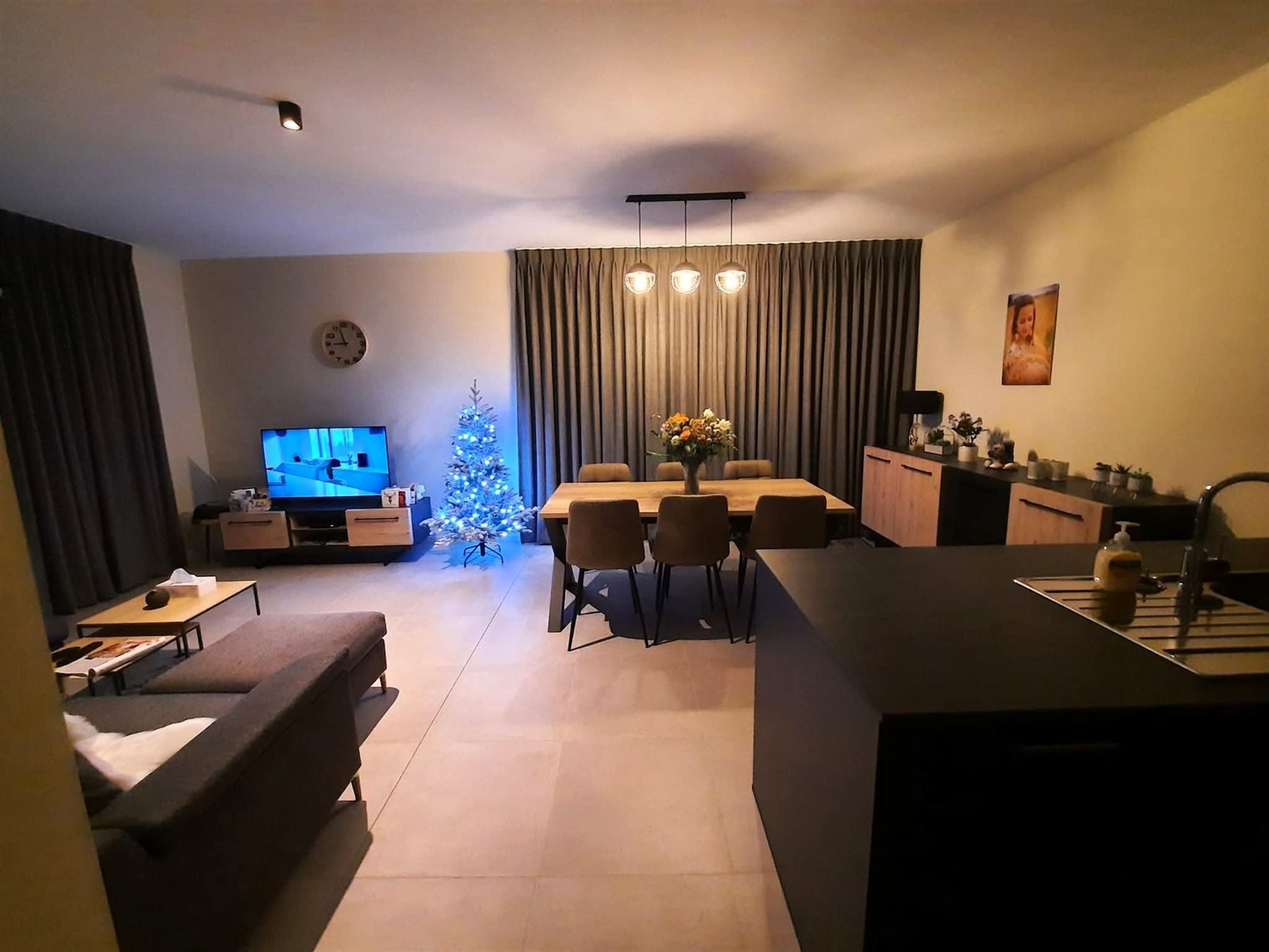 Recent appartement met twee slaapkamers en tuintje foto 3