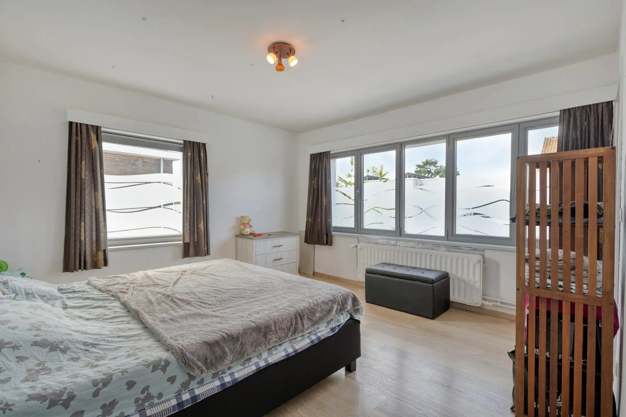 Instapklare woning met 4 slaapkamers te koop in hartje Zwijnaarde foto 11