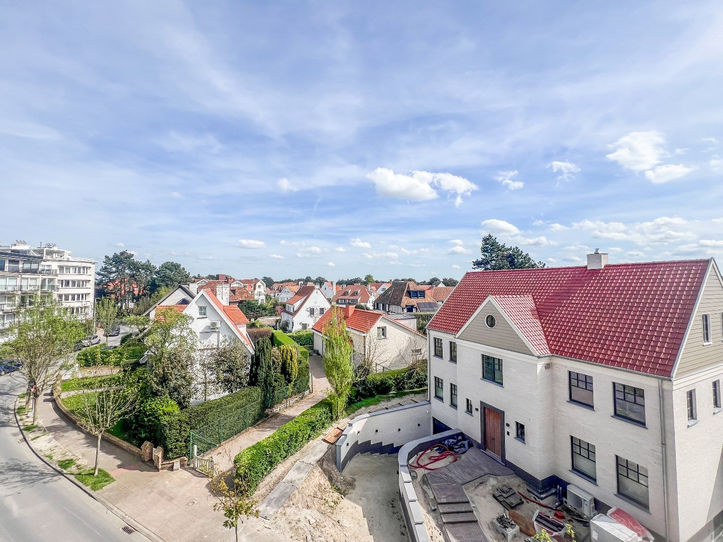 Prachtig gerenoveerd duplexappartement met groot zonneterras en open zicht, gelegen vlakbij de Zoutelaan en de Dumortierlaan. Garage mogelijk. foto 12