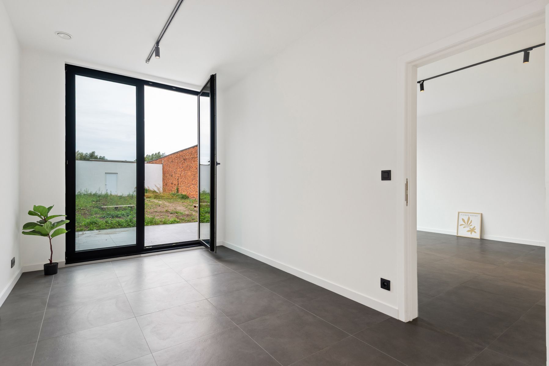 Nieuwbouw gelijkvloers appartement met tuin en garagebox foto 2