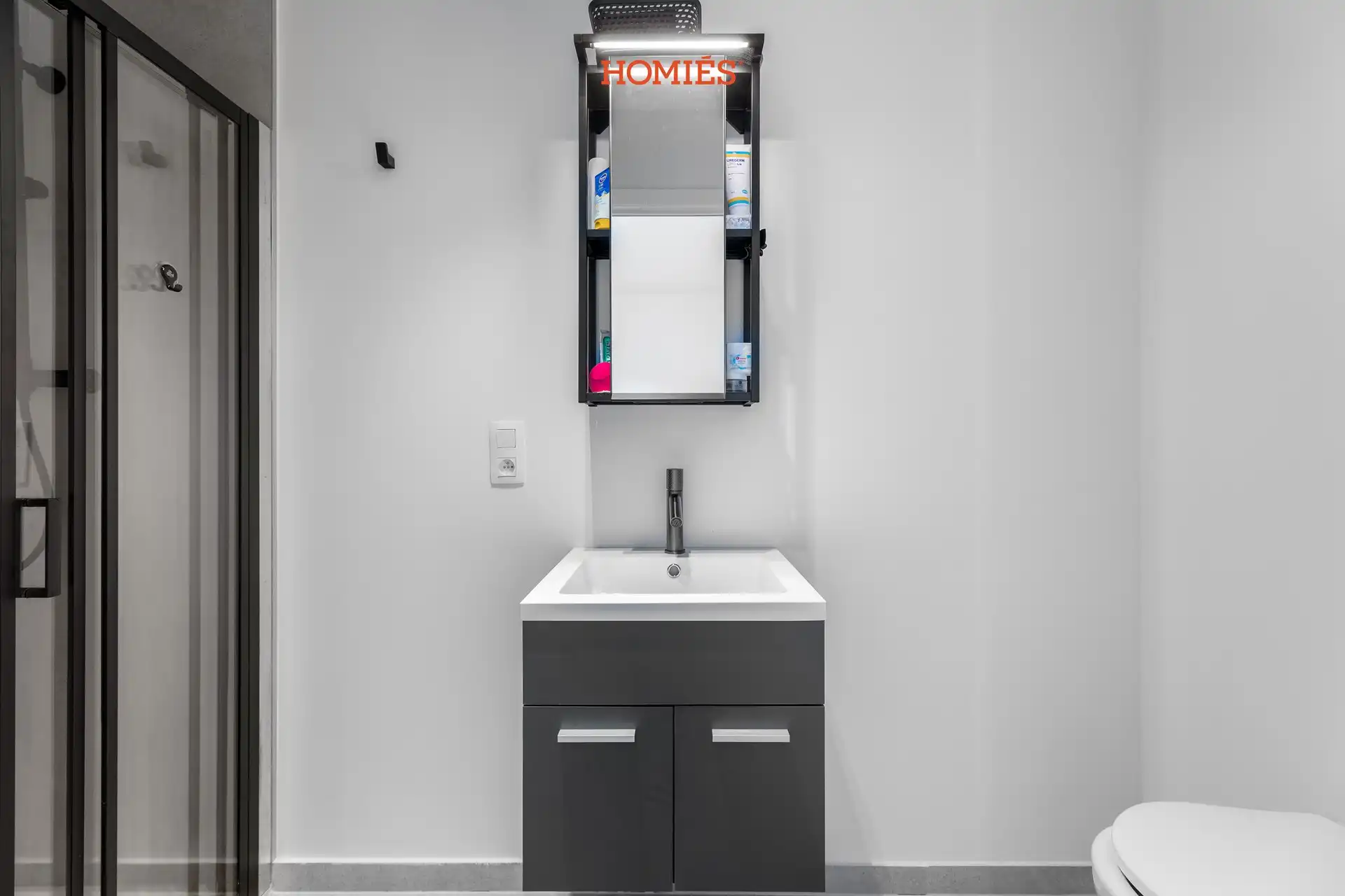 Zeer ruime kamer eigen sanitair foto 4