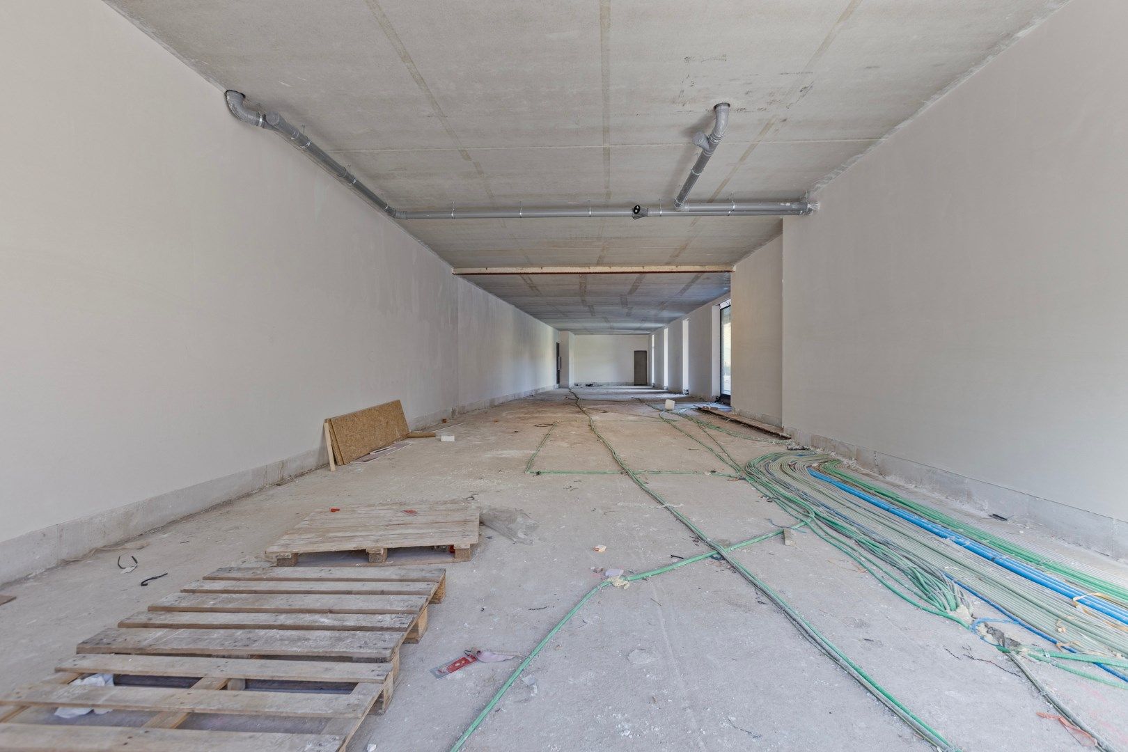 GELIJKVLOERS HANDELSPAND met KELDERRUIMTE TE KOOP/TE HUUR OP A-LOCATIE IN HOUTHALEN CENTRUM   foto 7