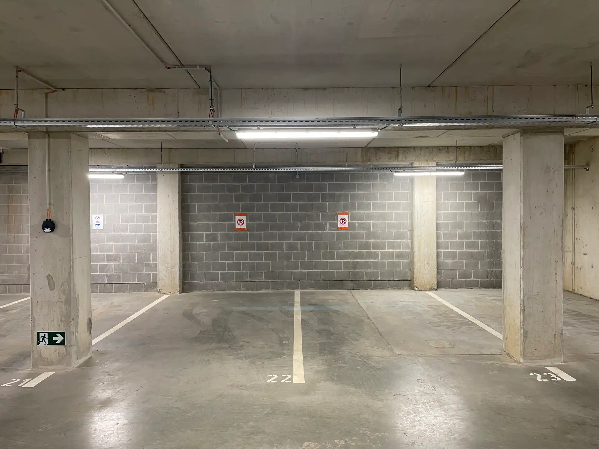 ANTWERPEN-CENTRUM - Ondergrondse staanplaats foto 2