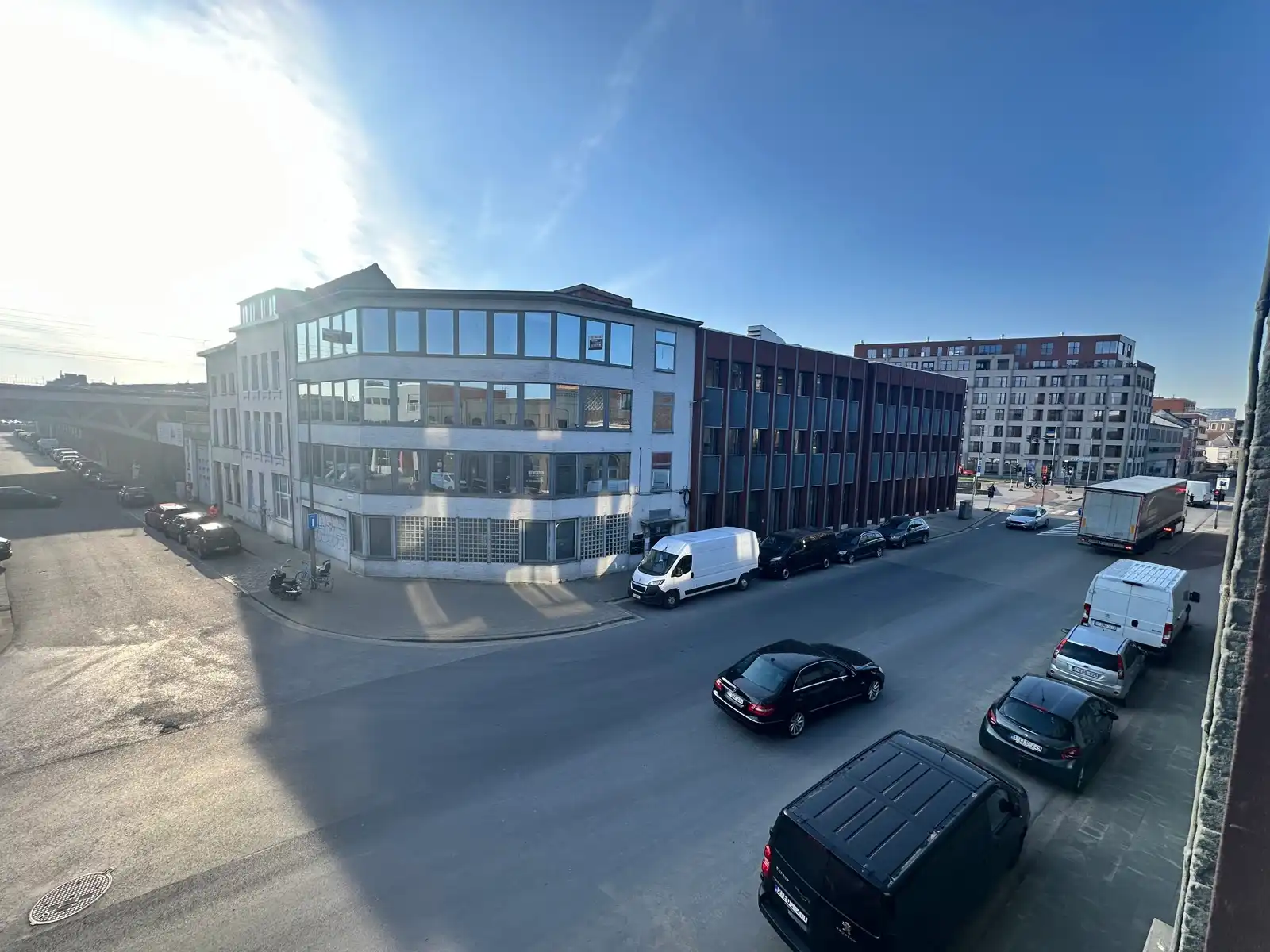 Lichtrijk kantoor van 100 m² te huur in Bredastraat foto 9