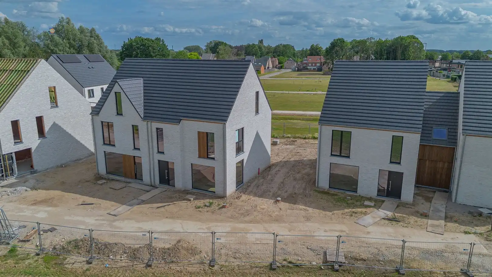 Ruime nieuwbouwwoning met 3 slaapkamers, tuin en parkeerplaats in groene omgeving foto 4