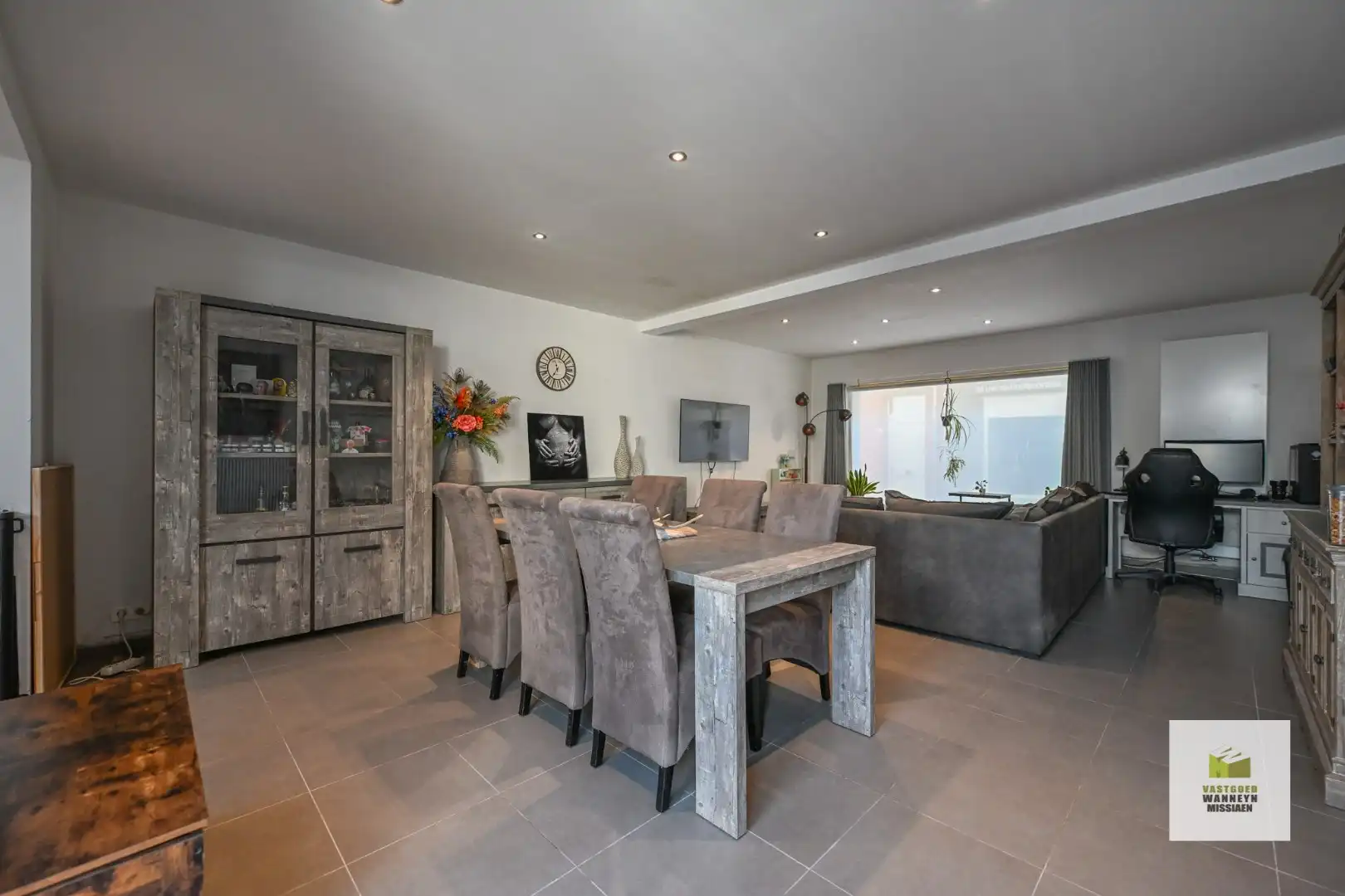 Instapklare woning met 3 slaapkamers en garage in centrum Wingene  foto 2