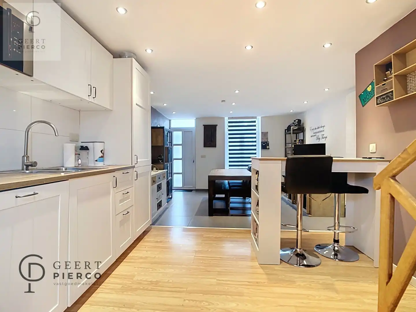 Gerenoveerde woning met leuke tuin. foto 10