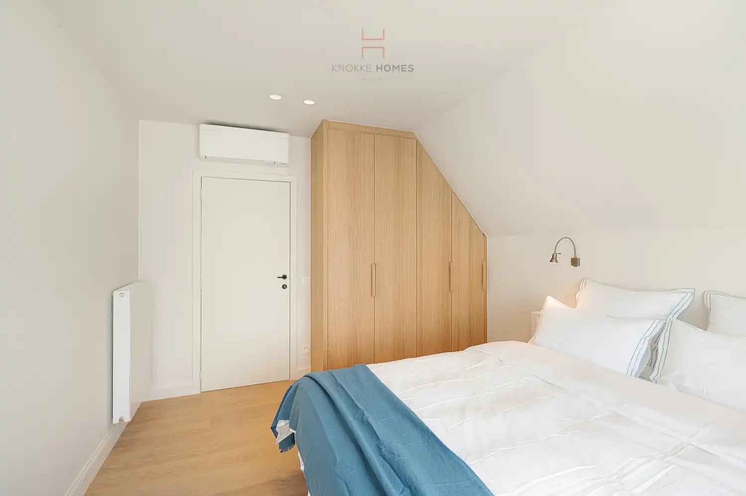 Uitzonderlijk gerenoveerde koppelvilla op topligging in Duinbergen foto 37