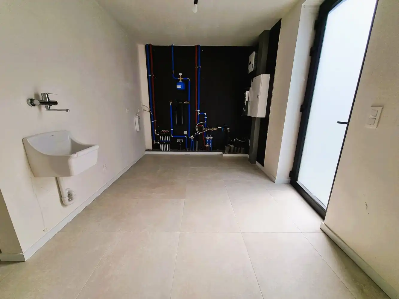 Prachtig, volledig afgewerkte nieuwbouw woning. Rustige ligging. foto 12