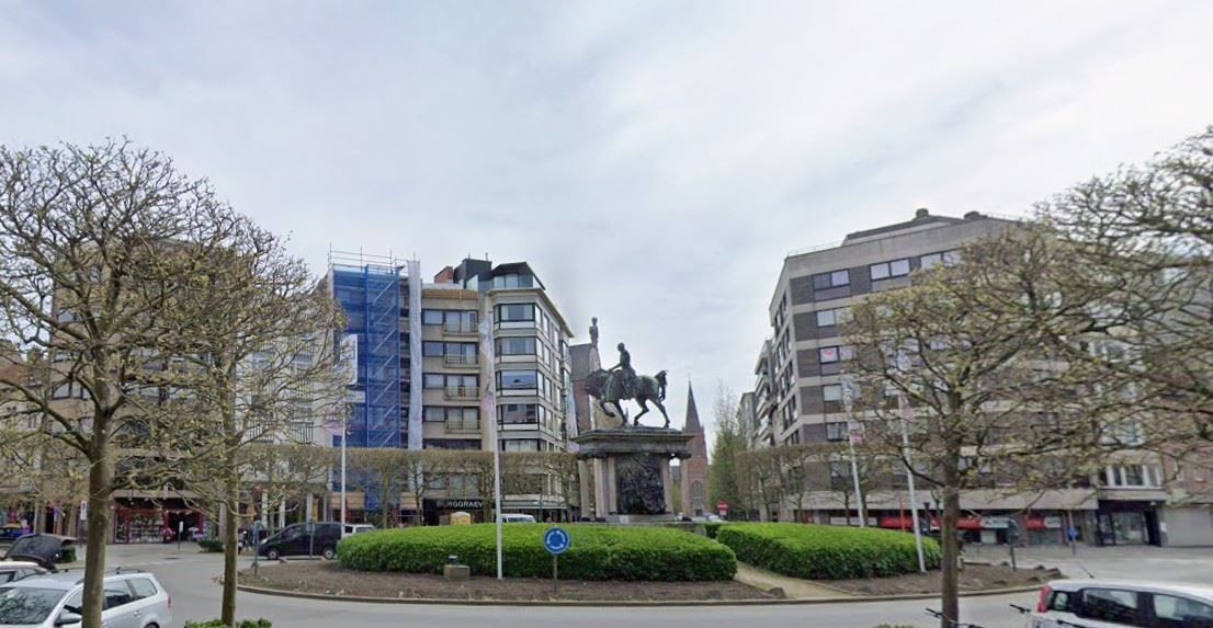 Commercieel topadres op één van de gezelligste pleinen van de kust! foto 5