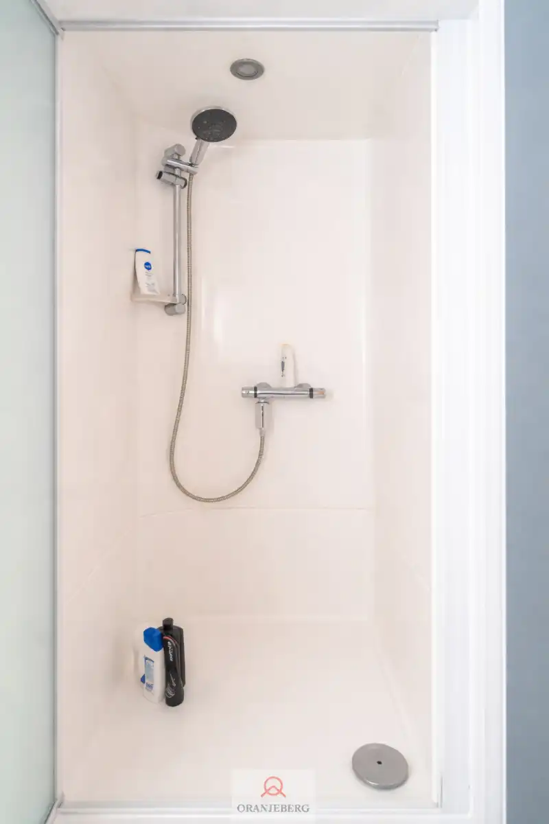 Ruim 2 slpk appartement vlakbij Sint-Baafsplein hartje Gent foto 17