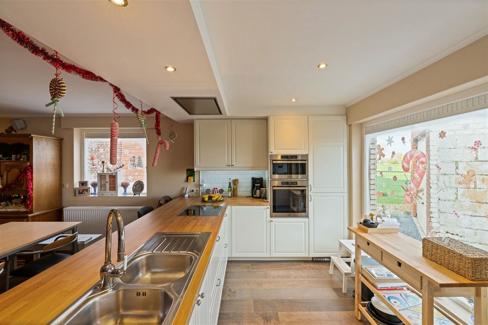 Halfopen bebouwing met garage foto 10