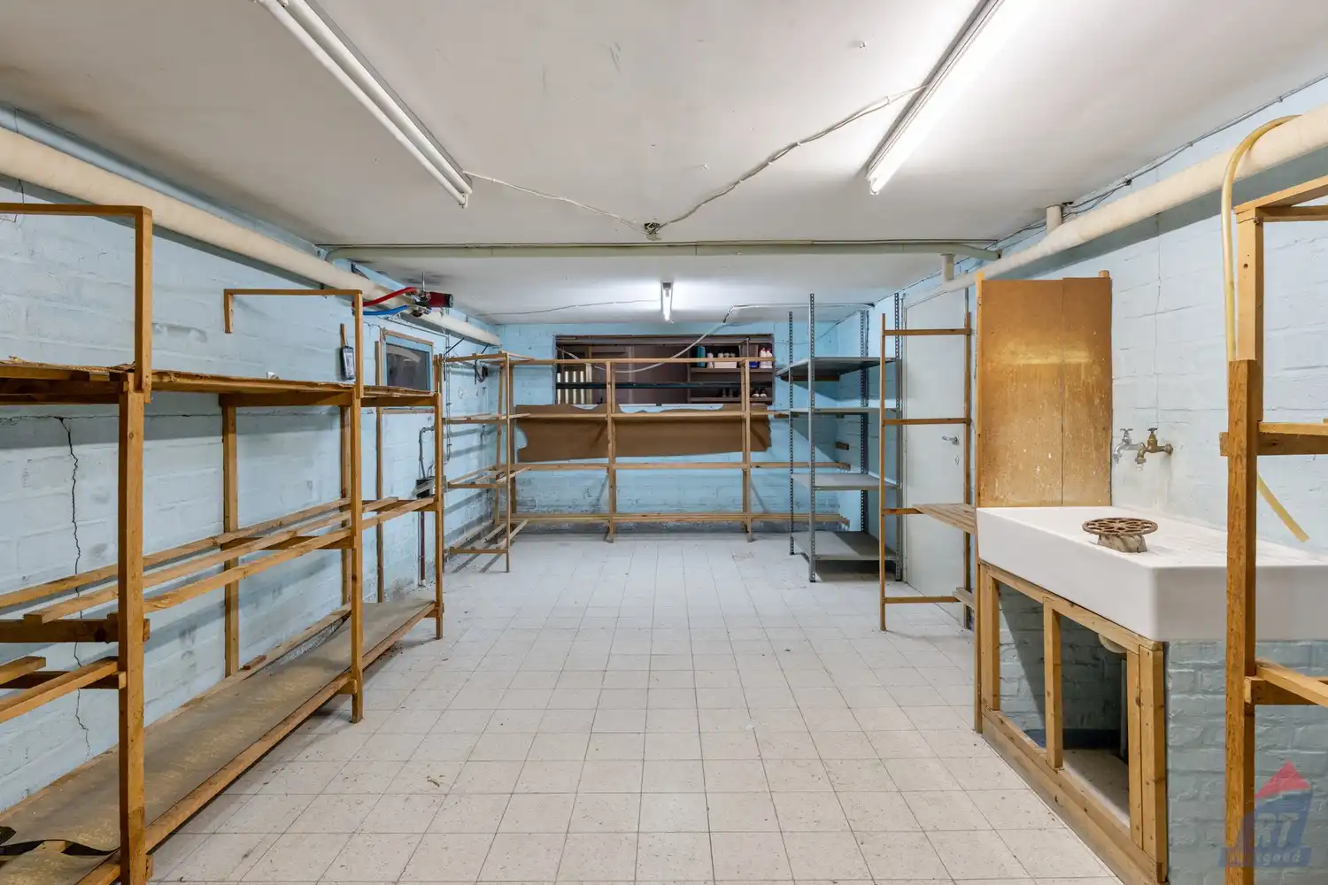 Karakteristieke eengezinswoning met ruime garages en kelder op toplocatie in Sint-Truiden foto 24