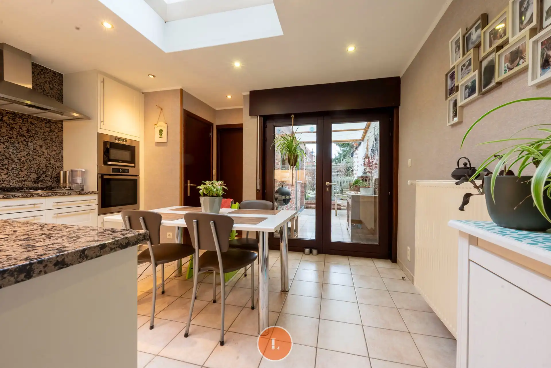 Instapklare gezinswoning met 4 slaapkamers en tuin. foto 4