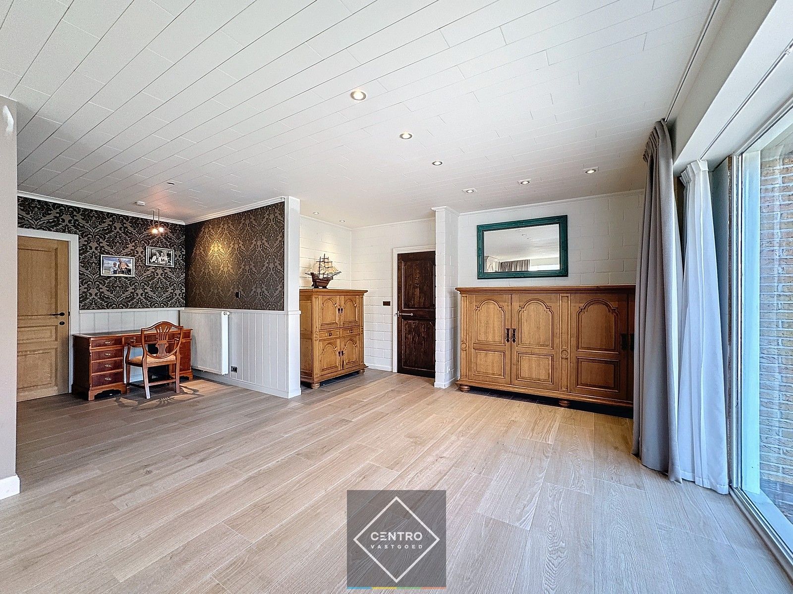 INSTAPKLARE woning met 4 slpks, 2 badks, PRAKTIJKRUIMTE en met MAGAZIJN! foto 8