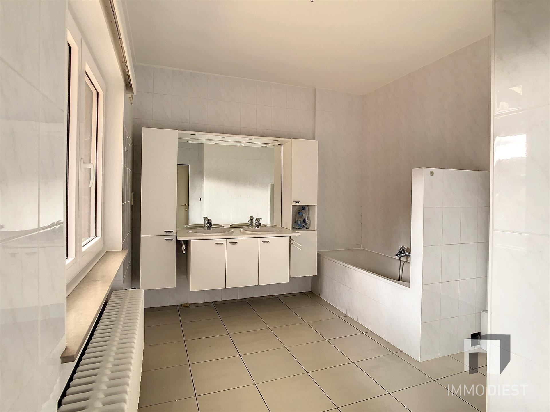 Zeer ruim appartement in het centrum van Diest foto 14