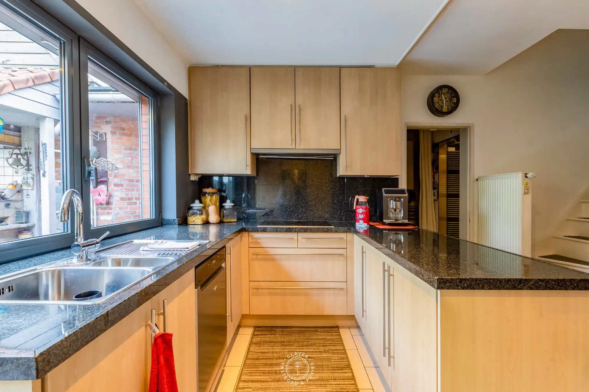 Ruime gezinswoning met 4 slaapkamers, magazijn en zicht op het groen foto 4