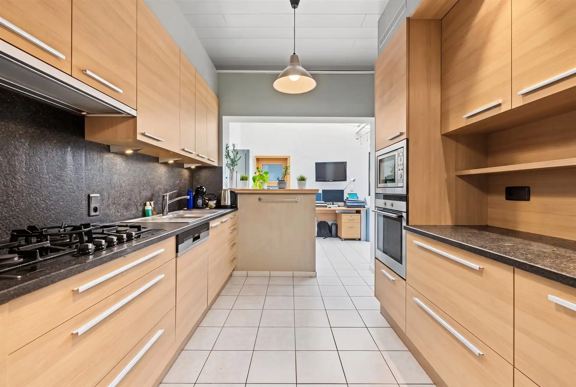 Ruime gezinswoning met 5 slaapkamers en garage foto 7