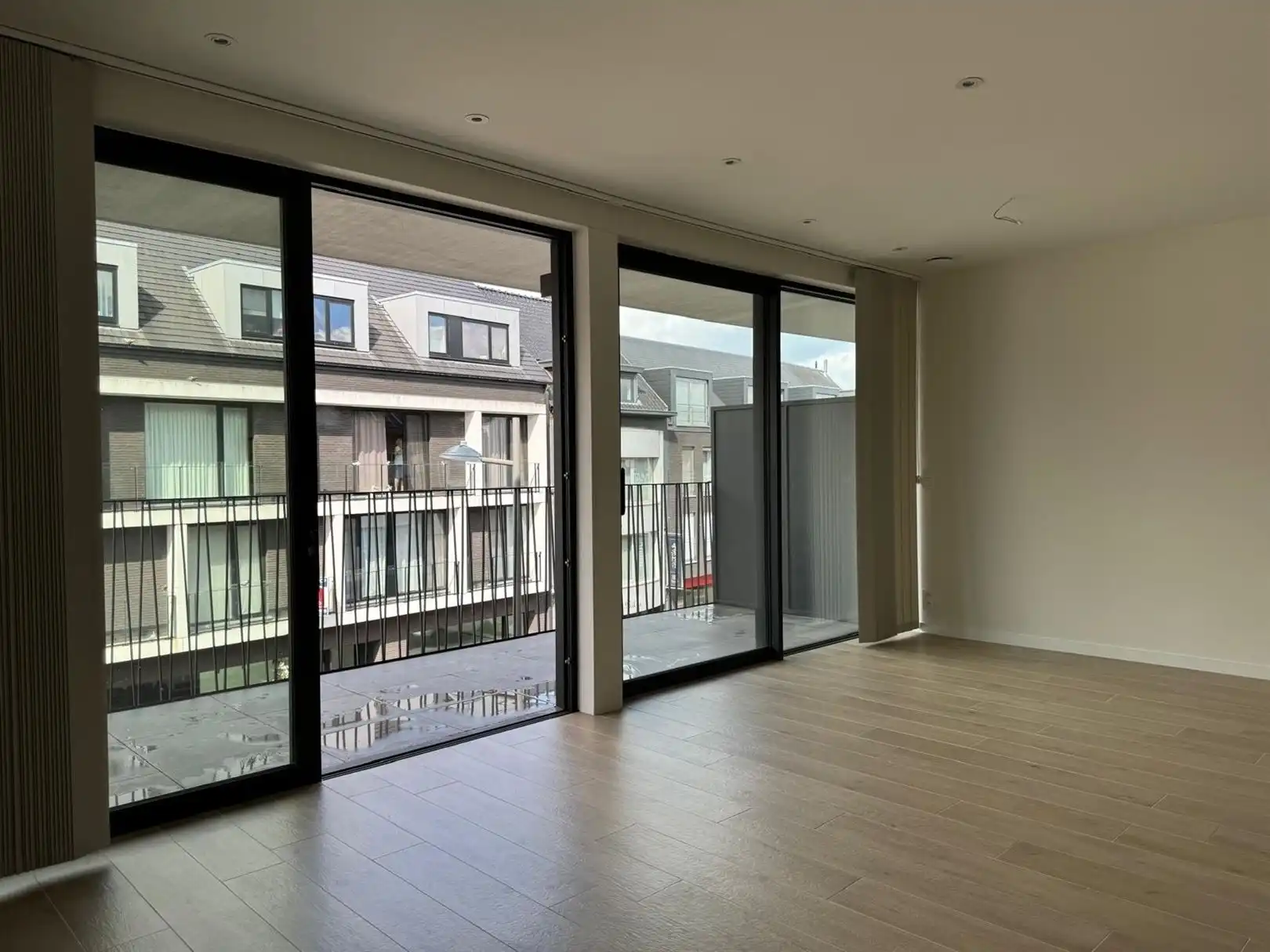 Appartement met twee slaapkamers, groot terras en autostaanplaats foto 2