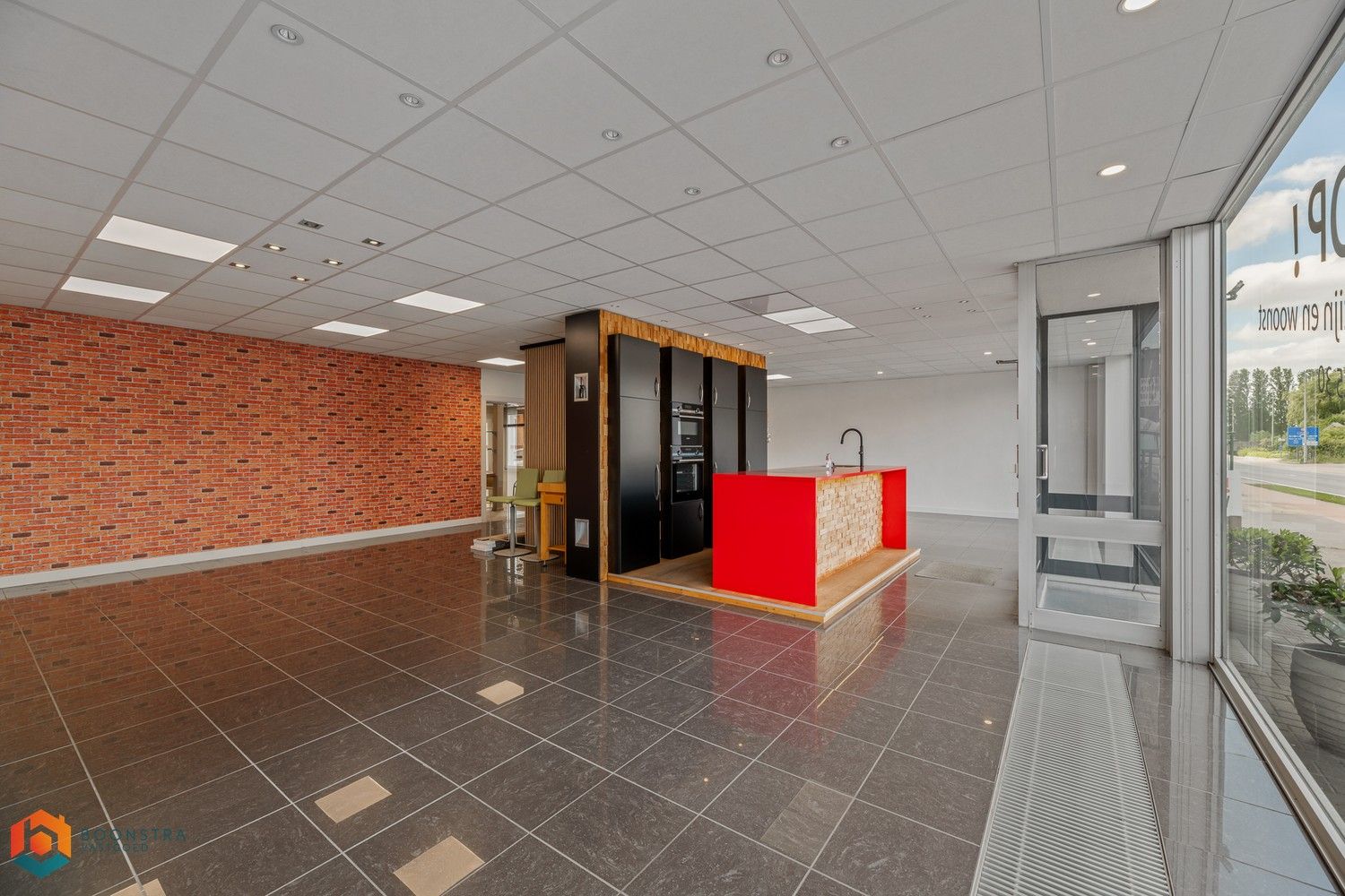 Handelsgelijkvloers met garage & woonst op toplocatie foto 3