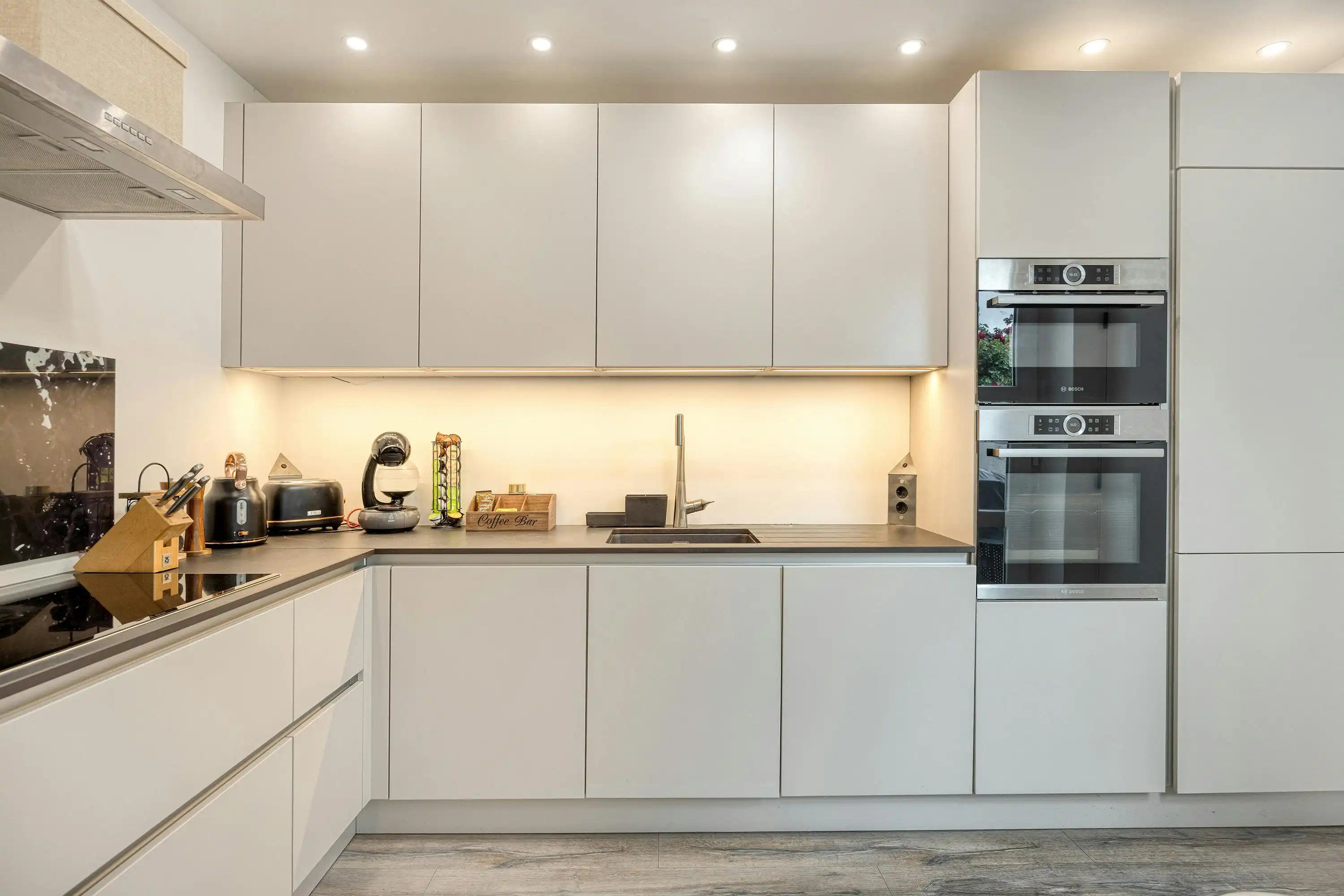 Instapklaar huis met 3 slaapkamers te koop in Merksem foto 9
