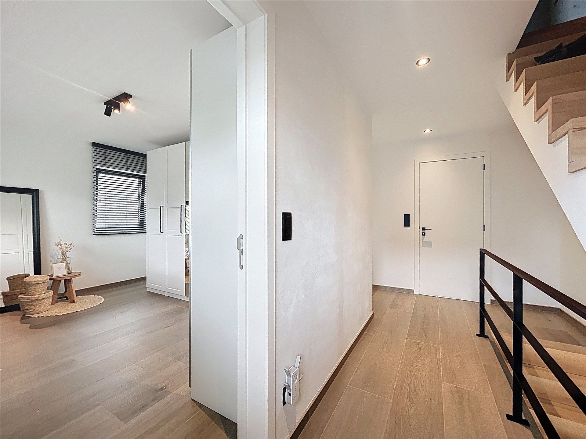 Half open bebouwing met 4 slaapkamers en ruime garage op perceel van 518m² foto 18