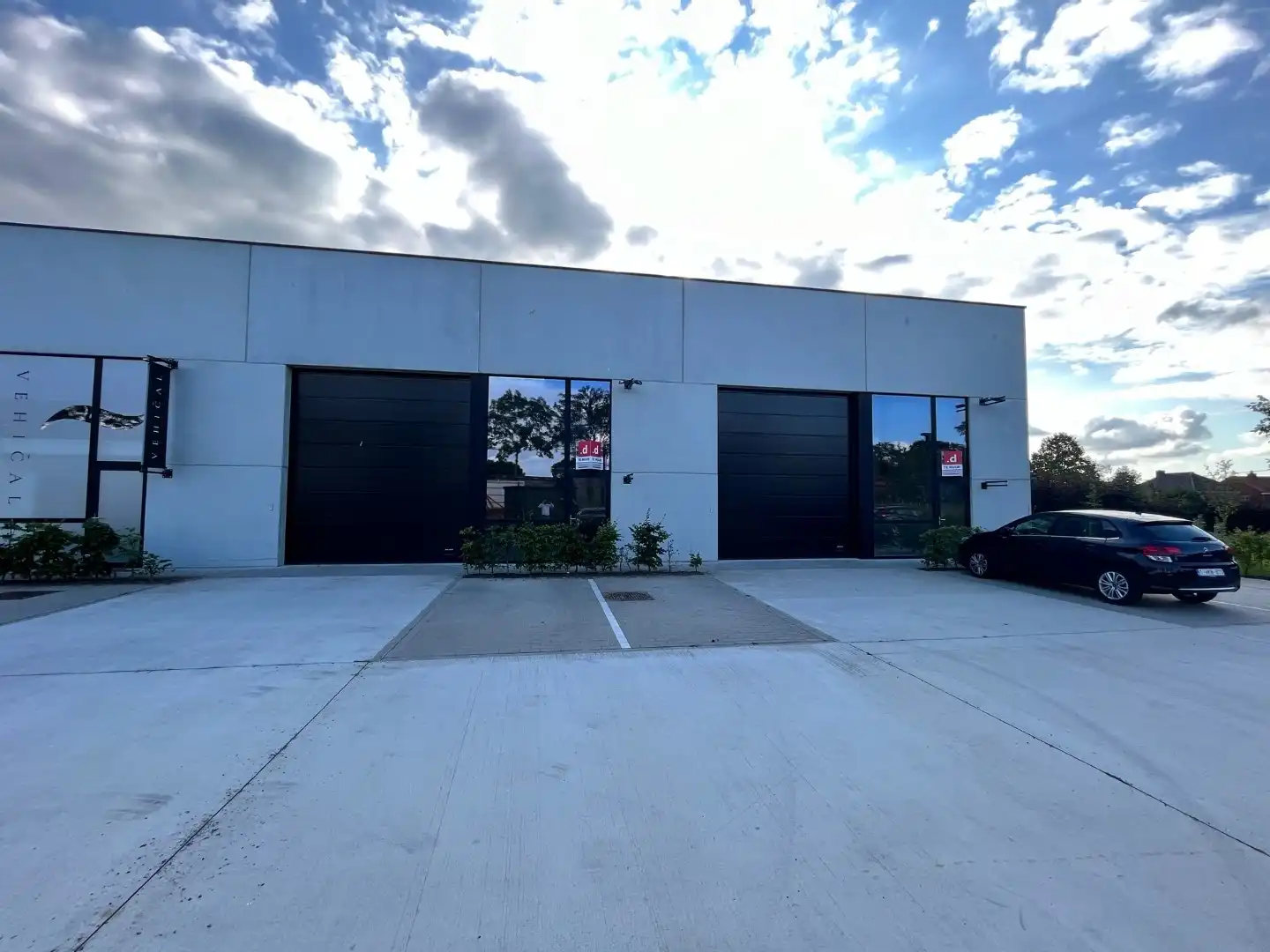 Goed gelegen KMO-unit te huur in Zwevezele foto 10