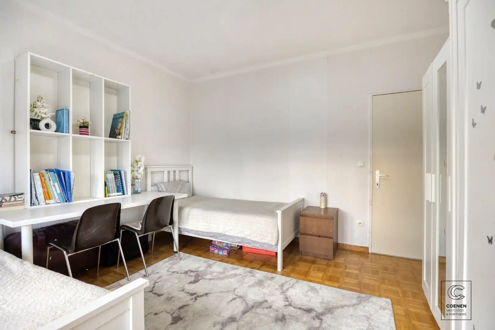 Ruim appartement van 104 m² met drie slaapkamers op centrale ligging te Merksem! foto 8