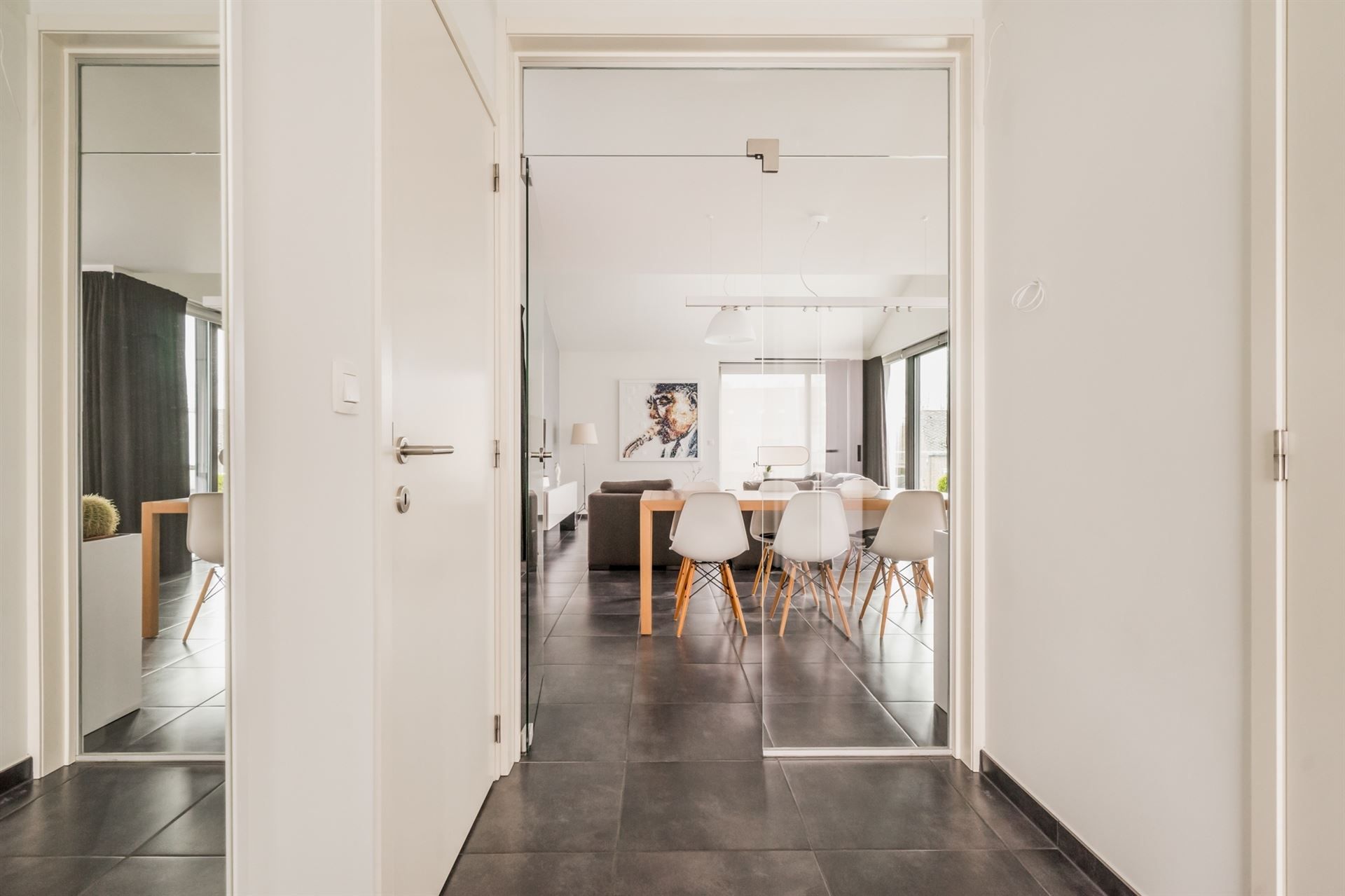 Uitzonderlijk duplex appartement met 2 slaapkamers en zonneterras. foto 2
