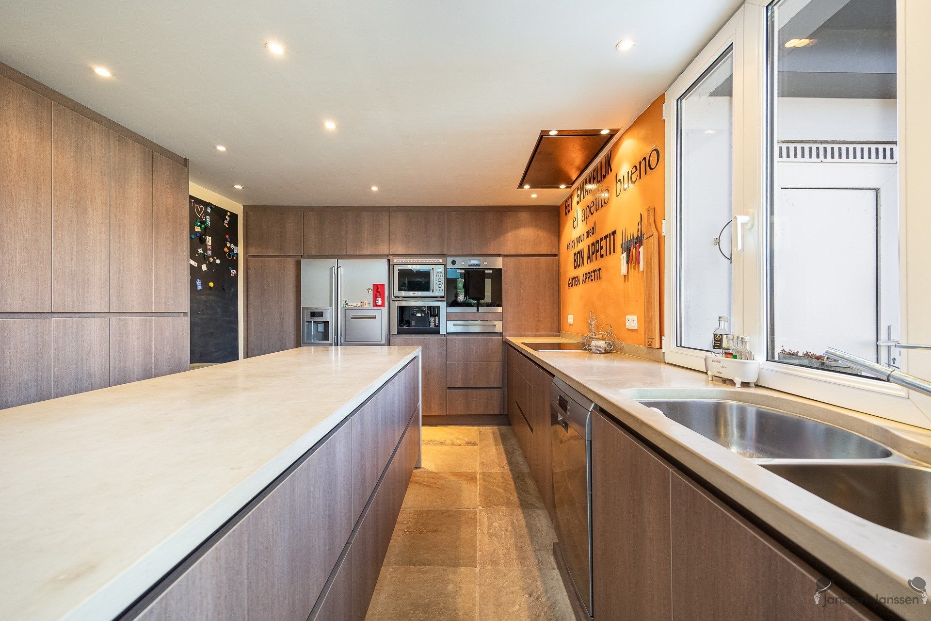 Ruime woning met bijgebouw op een perceel van 497m². foto 11