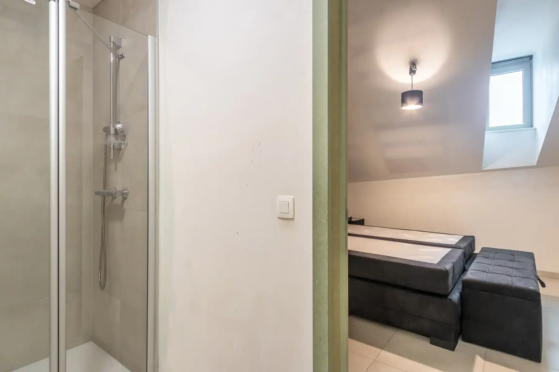 Recent 1-slaapkamer appartement, terras en autostaanplaats foto 15