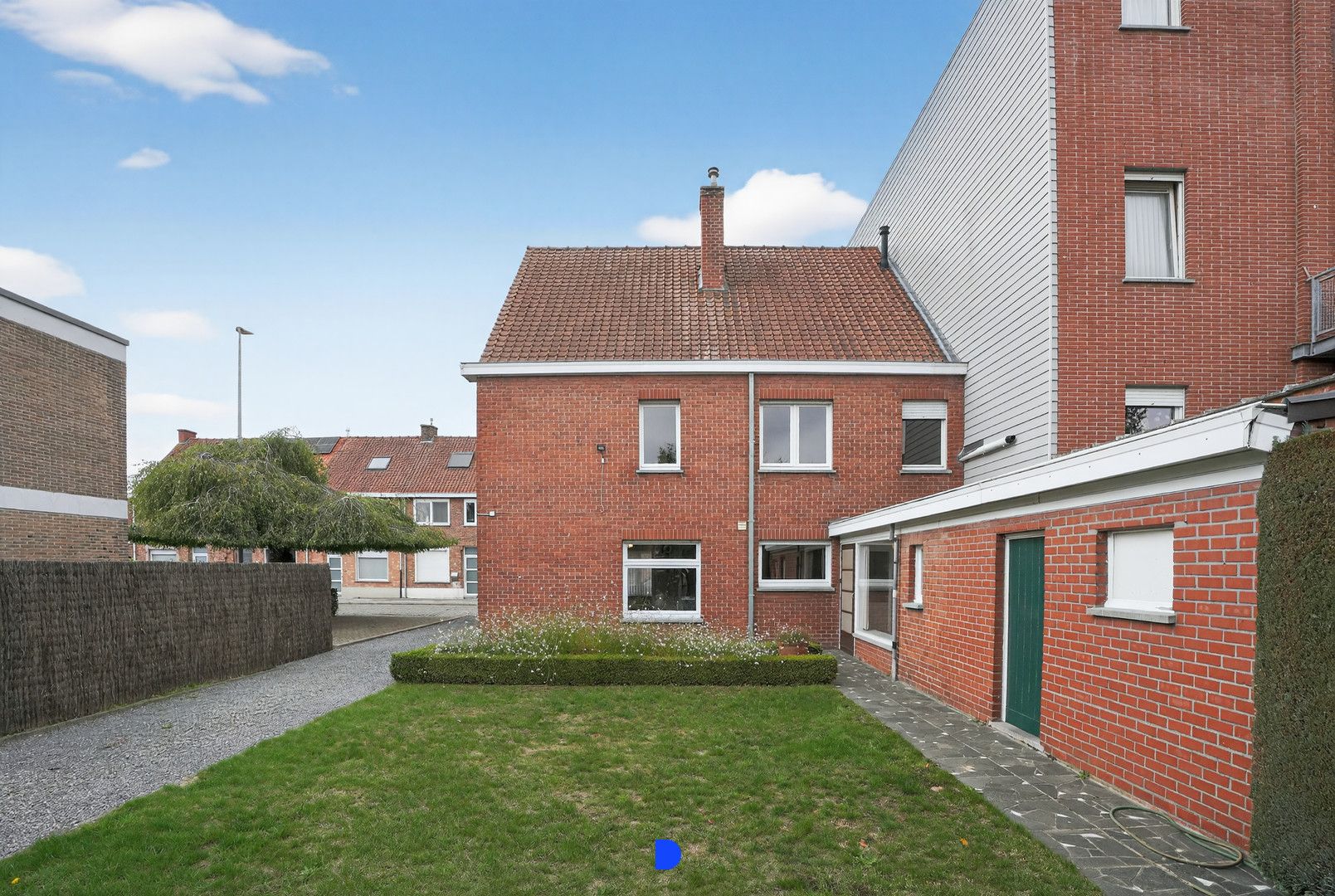 Ruime halfopen woning in het centrum van Rumbeke! foto 6