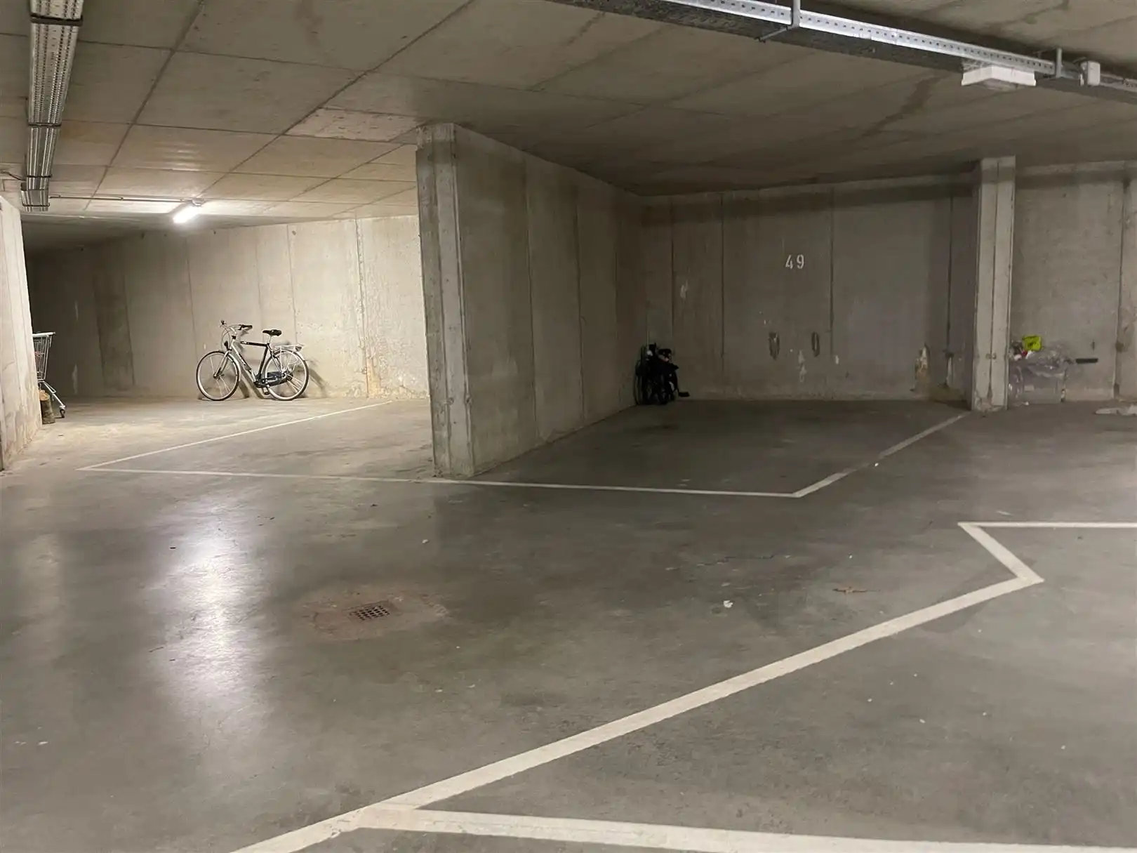 Centraal  gelegen appartement met autostaanplaats foto 30